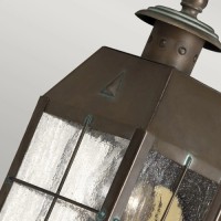 Mała latarnia naścienna Nantucket - 1 źródło światła - Postarzany mosiądz